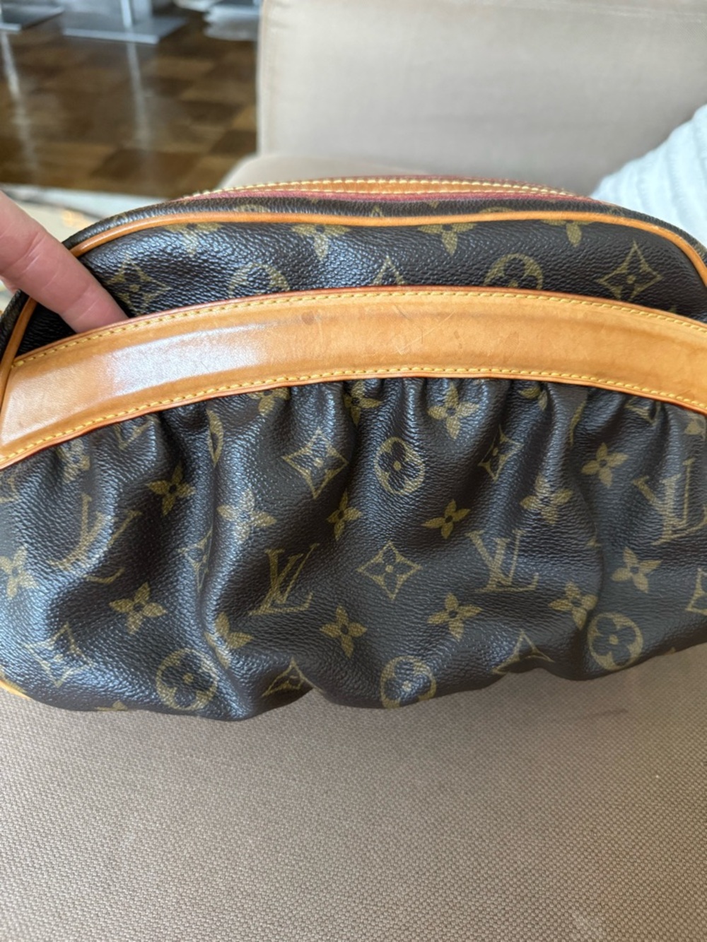Louis Vuitton Monogram Canvas Shoulder Bag with Tan Trim - Picture 5 of 16